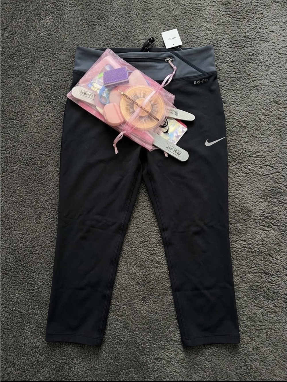 NWOT Nike Black Dri-FIT' Athletic Leggings with Gray Waistband & Beauty Gift Bag